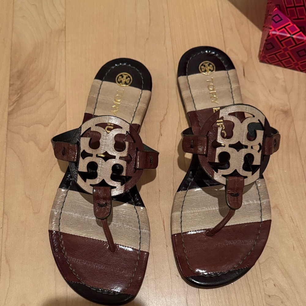 Tory Burch BRAND NEW Tan and Brown Loafers